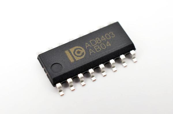 AD8403